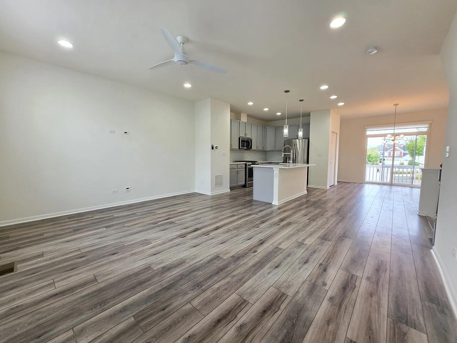 2 bed, 2.5 bath, 1650 sqft, $2,650 — Photo 3