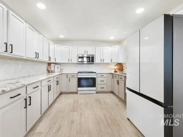 2243 E 4000 N, Filer, ID 83328