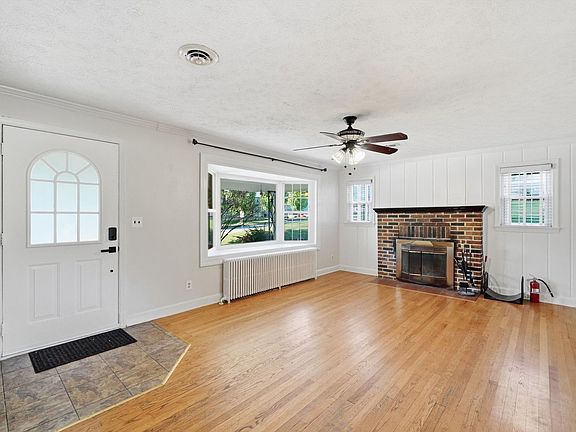 4th image of 26015 Woodfield Rd