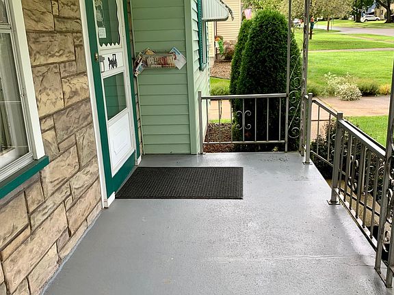 3rd image of 2239 Renwick Dr