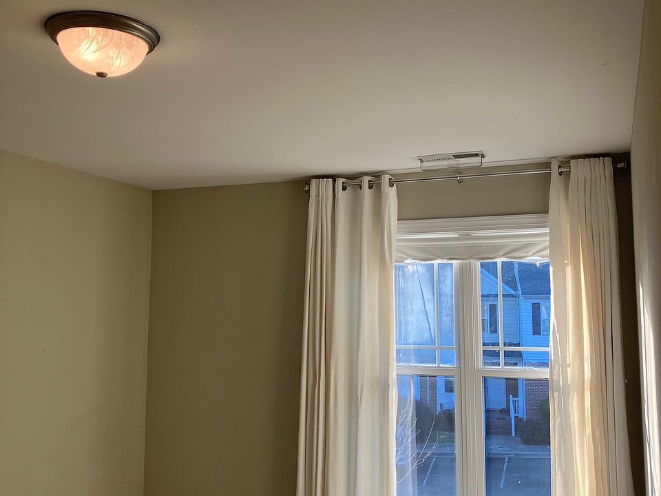 Upstairs bedroom for rent