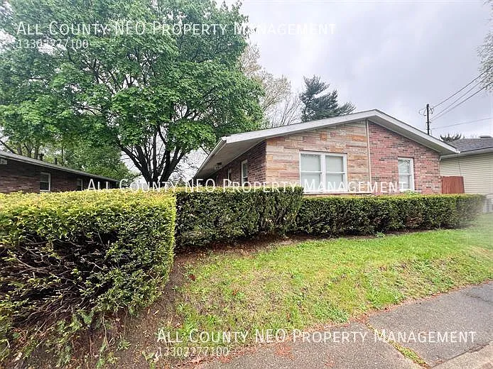 481 Tompkins Ave — Photo 2