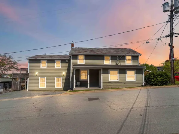 35 McFatridge Rd, Halifax, NS B3N 2R2