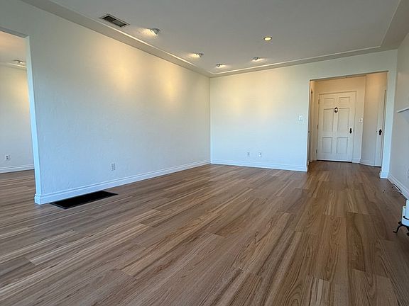 5th image of 4544 44th St