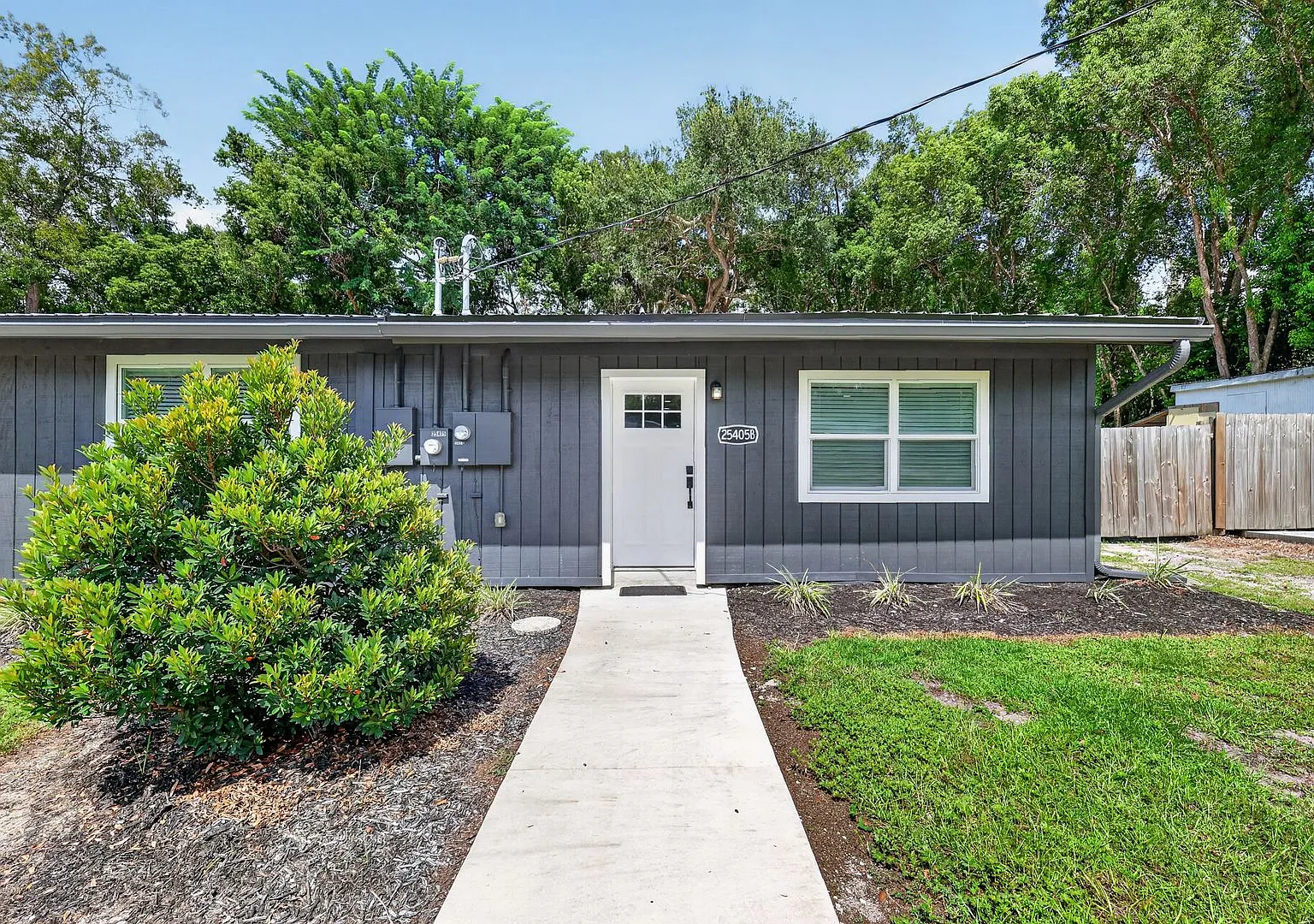 Beautifully Updated 2BR/2BA Duplex in Sorrento — Photo 2