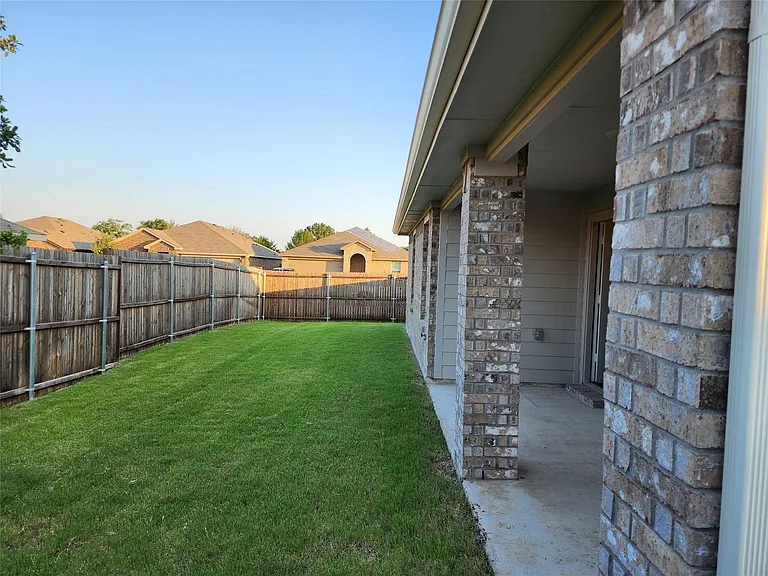 100 Stovall Ln — Photo 11