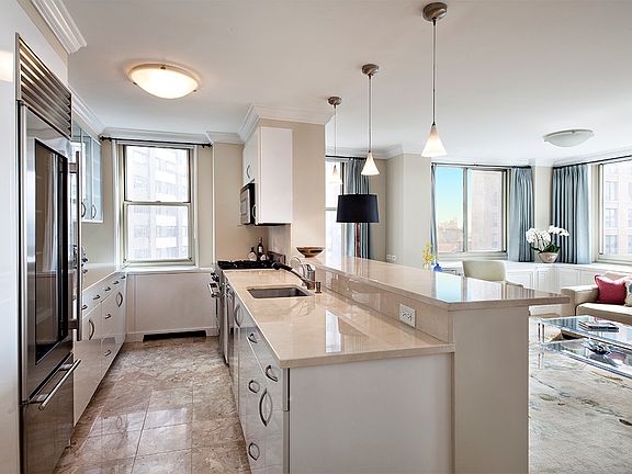 4th image of 30 W 63rd St APT 19P