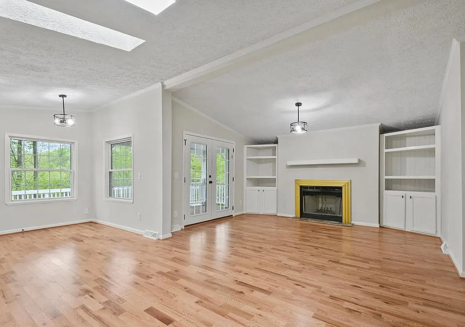 Private Country Ranch | 3 Bedrooms, 2 Baths | Peaceful 11-Acre Setting | Available Now — Photo 1