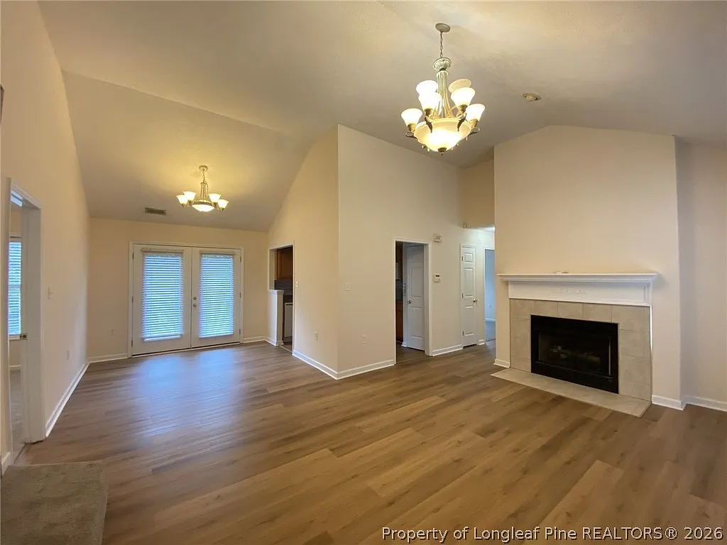 3 bed, 2.0 bath, 1386 sqft, $1,800 — Photo 4