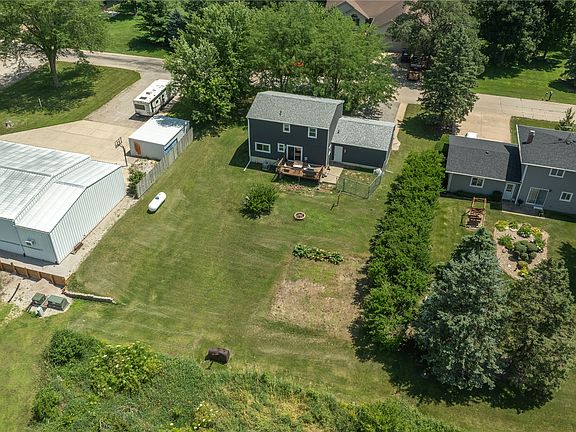 2nd image of 3168 122nd St