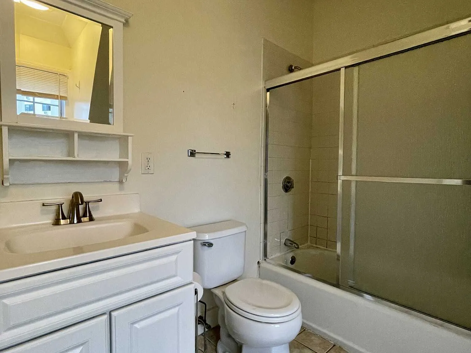 4 bed, $6,600 — Photo 4