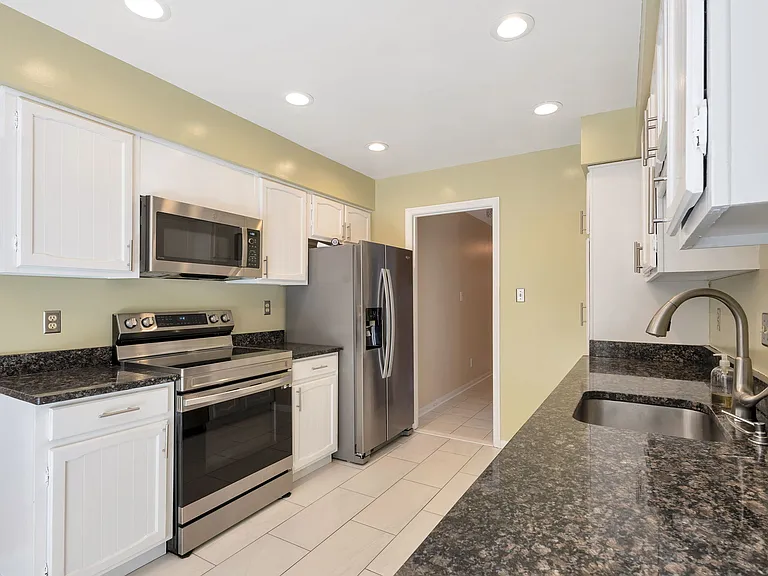 6414 Seven Oaks Ct — Photo 4