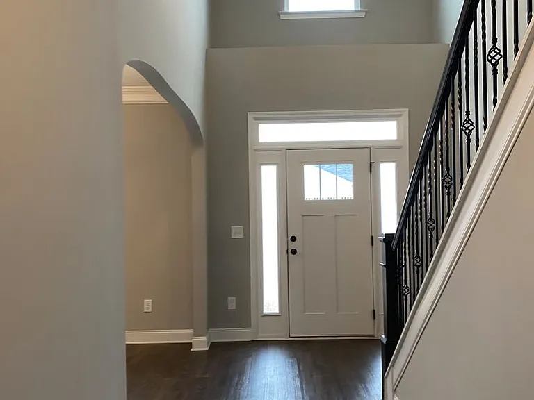 921 Burlington Dr — Photo 5