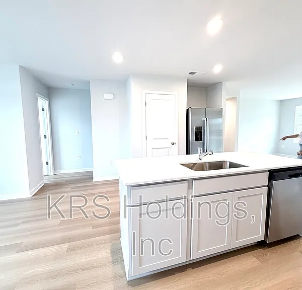 315 Old Field Dr — Photo 7