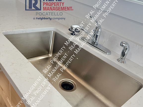 4th image of 5405 Park Lawn Dr #204