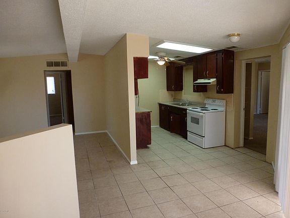 4th image of 852 E 4th Pl APT B