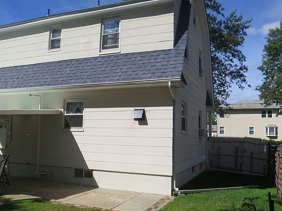 5th image of 2911 Davison St
