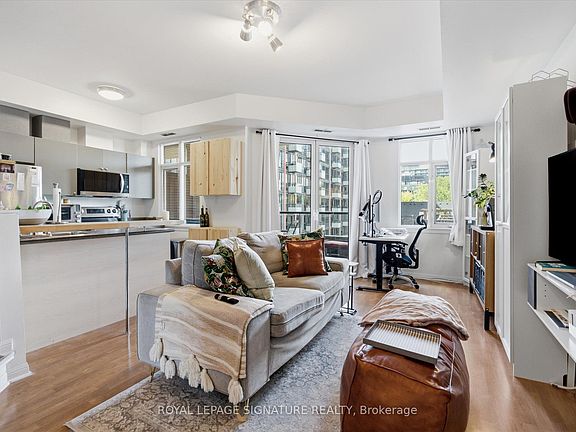 3rd image of 550 Front St W #413