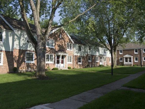Fernwood Park Apartments, 65 Waring Rd #8c3928b61, Rochester, NY 14609