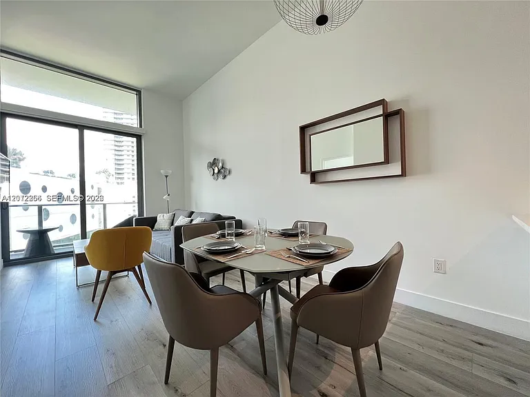 501 NE 31st St #404 — Photo 3
