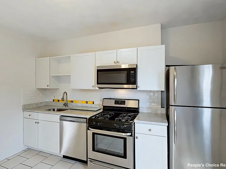 15 Vinal Ave #2B — Photo 3
