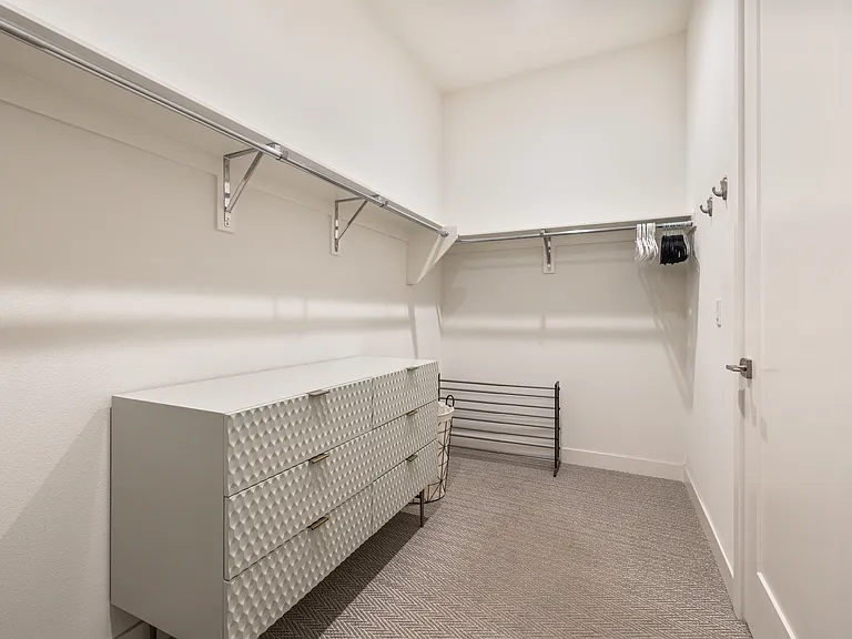 1701 Retreat Cir — Photo 36