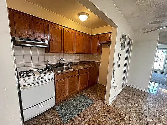 5th image of 24-12 27th St