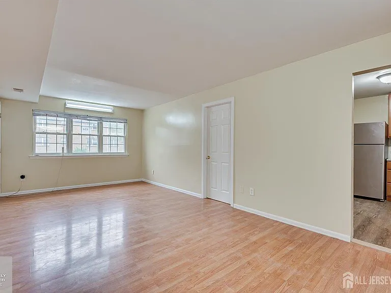 434 College Dr — Photo 5