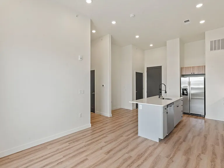 800 E 620 S — Photo 146