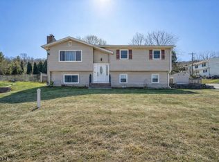 8 Nimbus Dr, Vernon Twp., NJ 07462