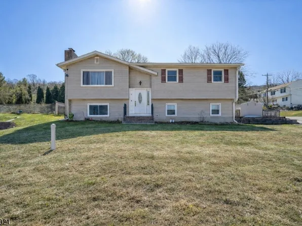 8 Nimbus Dr, Vernon Twp., NJ 07462