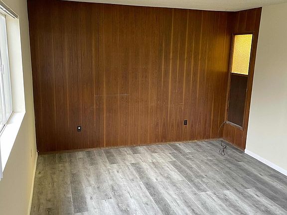 5th image of 580 N Wilson Ave