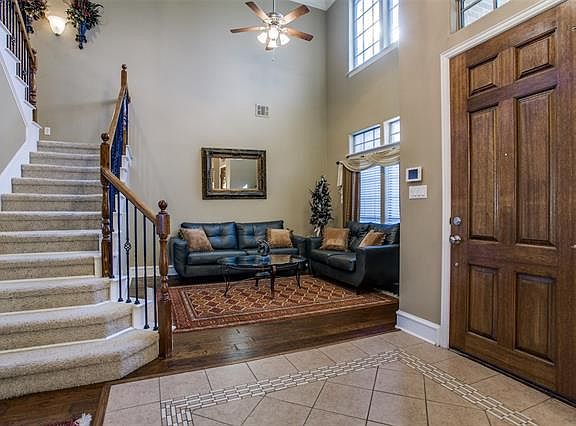 2nd image of 3207 Vista Lake Cir