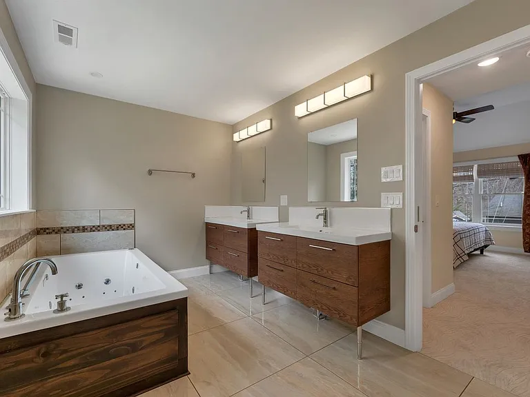 40 Mary Ann Ave — Photo 50