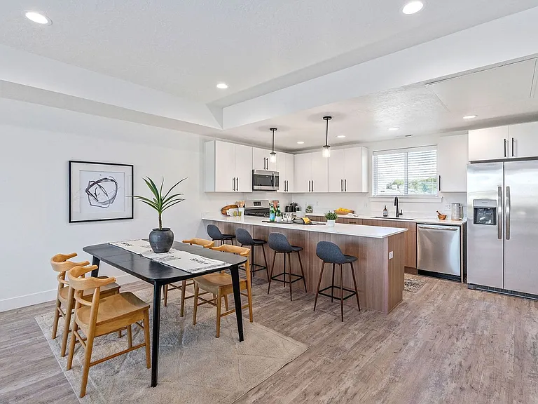 Central Heights Townhomes — Photo 29