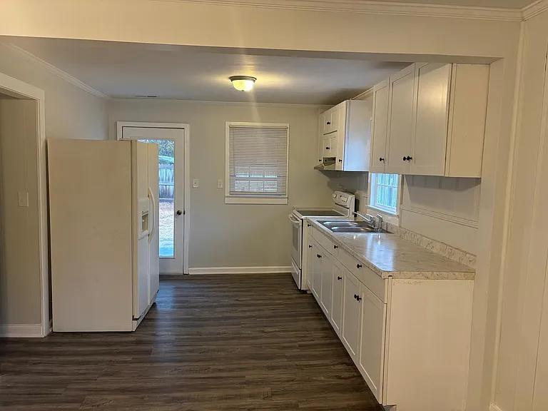4085 Porter St — Photo 9
