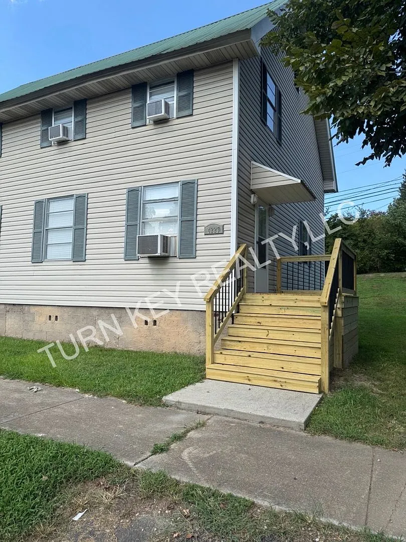 Townhome for rent in Cordova — Photo 1
