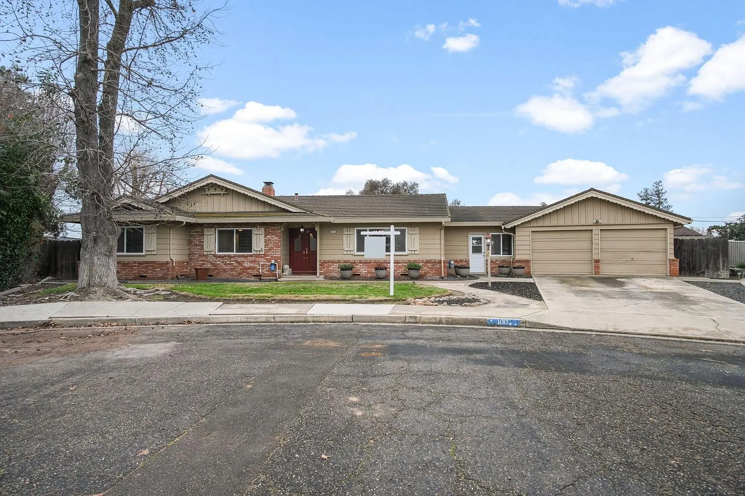 100 Fairvale Ct photo 1