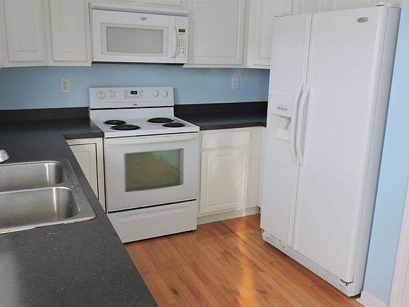 5th image of 316 Medina Ct