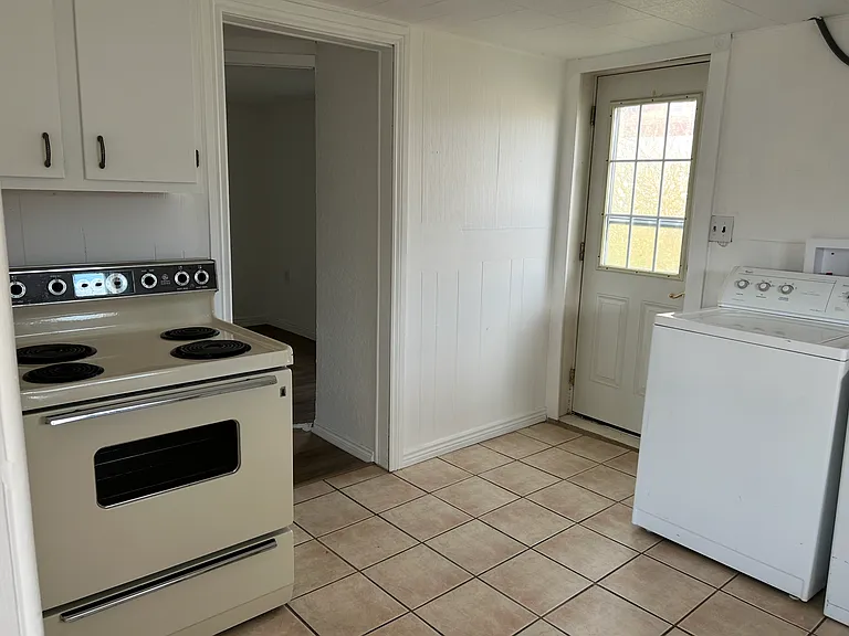 239 S 200 W — Photo 16