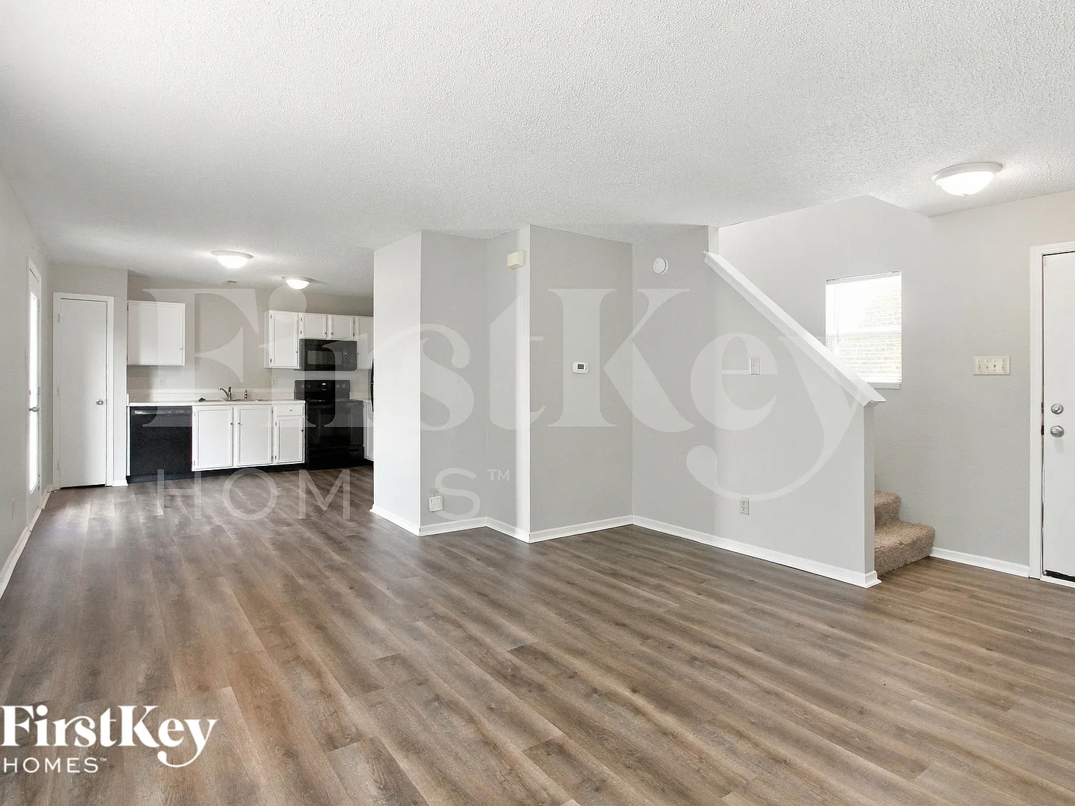 3 bed, 2.0 bath, 1325 sqft, $1,645 — Photo 3