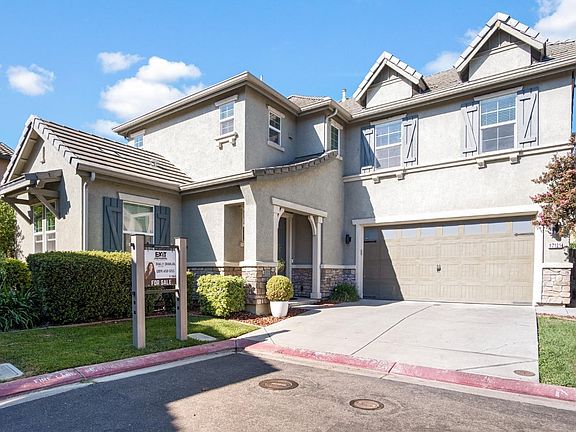 3rd image of 17121 Pacific Oak Ln