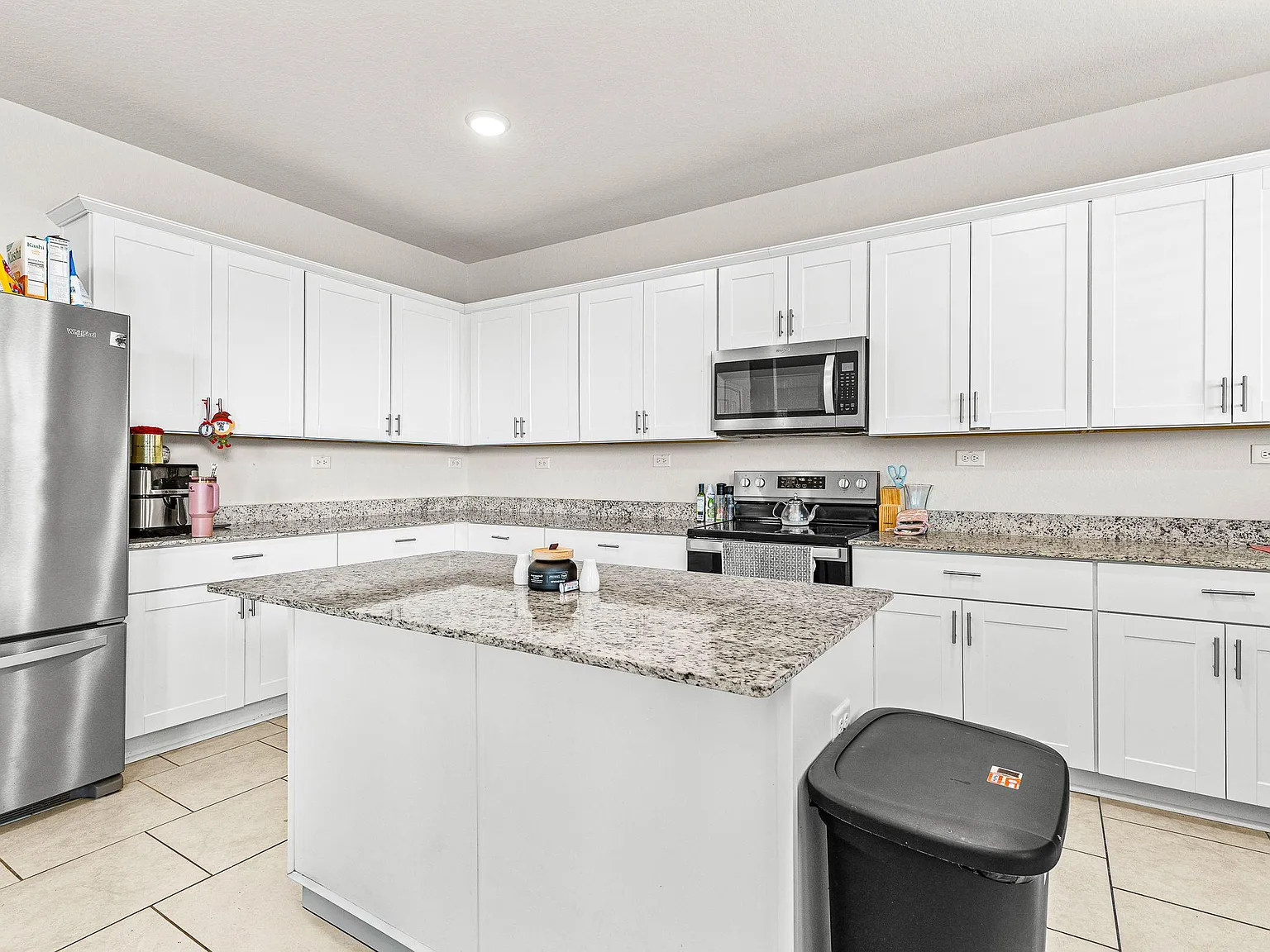 4 bed, 2.5 bath, 2600 sqft, $758 — Photo 3