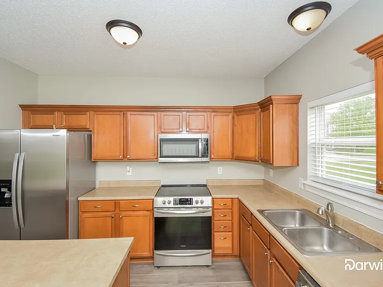 11531 Long Lake Dr — Photo 2