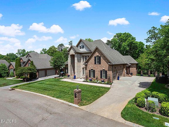 2nd image of 1724 Duncan Woods Ln