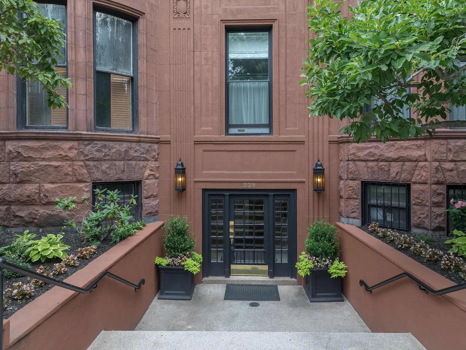 239 Commonwealth Ave — Photo 2