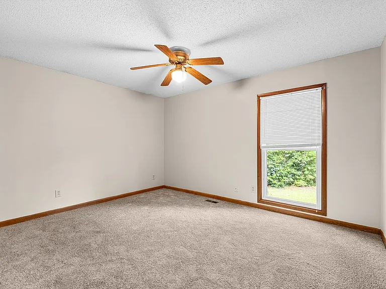 934 Welsh Ln — Photo 26