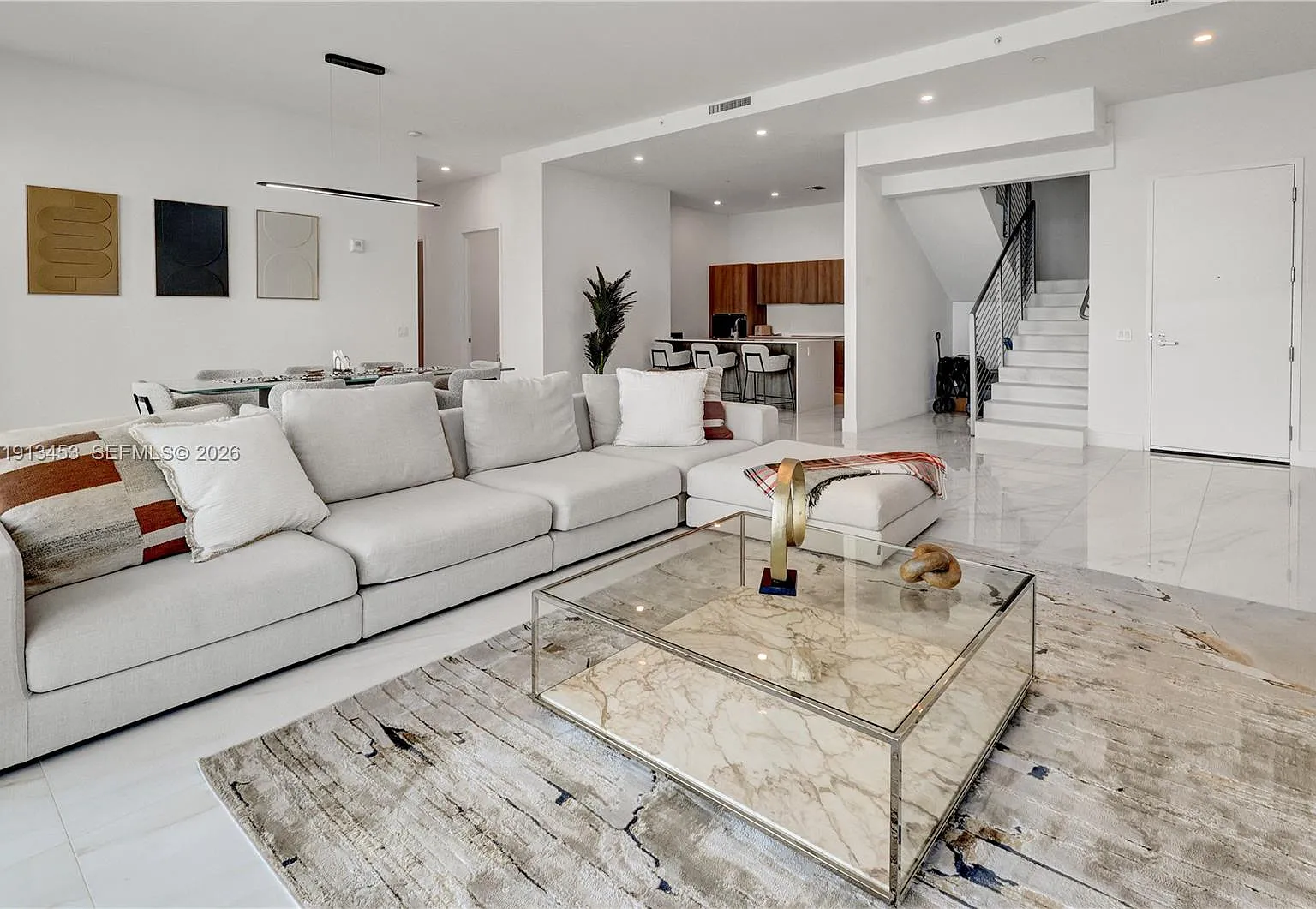 Aurora Condominium — Photo 4