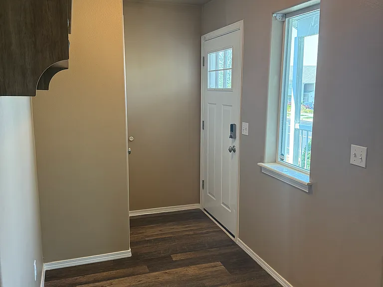 1306 Edinborough Ct — Photo 2