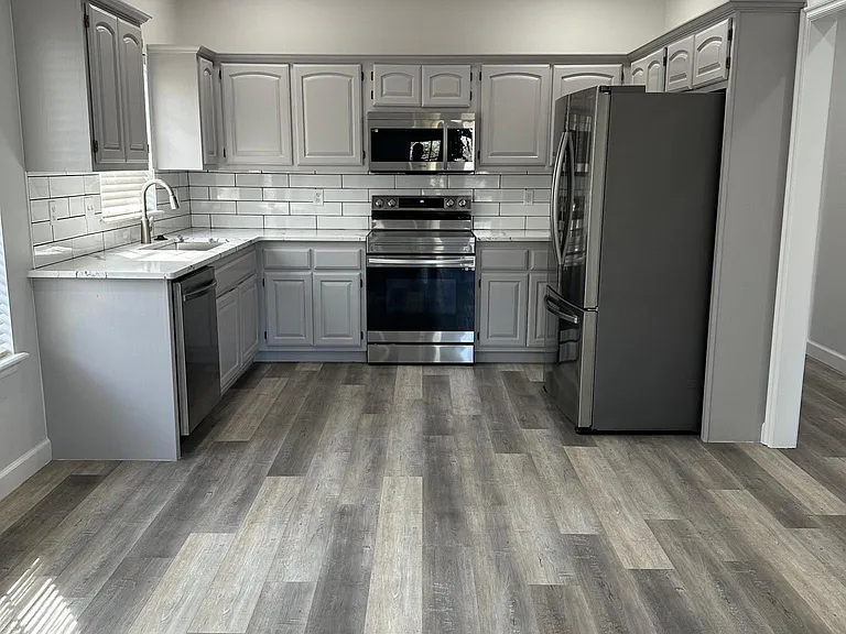 3731 Riverside Dr — Photo 3
